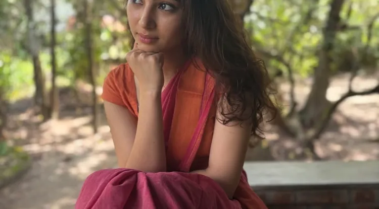 குழந்தை நட்சத்திரம் டூ சென்சேஷனல் நாயகி: வசீகரிக்கும் பேரழகில் நடிகை சாரா அர்ஜுனின் லேட்டஸ்ட் போட்டோஷூட்!