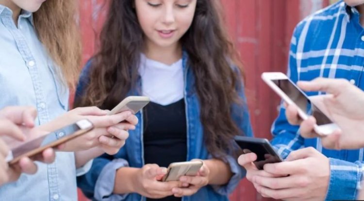 பிரித்தானியாவிலும் 16 வயதிற்குட்பட்டவர்களுக்கு சமூக ஊடகத் தடை? பிரதமர் தீவிர பரிசீலனை