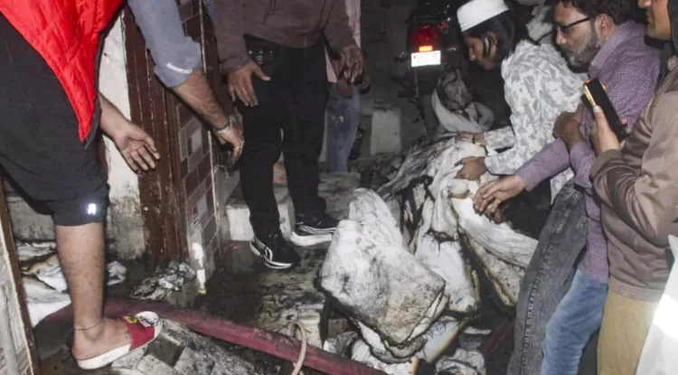 உத்தர பிரதேசத்தில் பயங்கரம்: வீட்டில் மின் கசிவால் தீ விபத்து - 5 குழந்தைகள் உட்பட 6 பேர் பலி