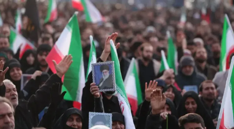 ஈரான் உச்ச தலைவர் கமேனி அமெரிக்கா–இஸ்ரேல் தாக்குதலில் உயிரிழந்ததாக தகவல்; 40 நாட்கள் துக்கம் அறிவிப்பு