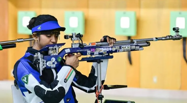 ஆசிய விளையாட்டு 2026: துப்பாக்கிச் சுடுதலில் இந்திய வீராங்கனை இளவேனில் வாலறிவன் இரட்டை வெள்ளி வென்று சாதனை